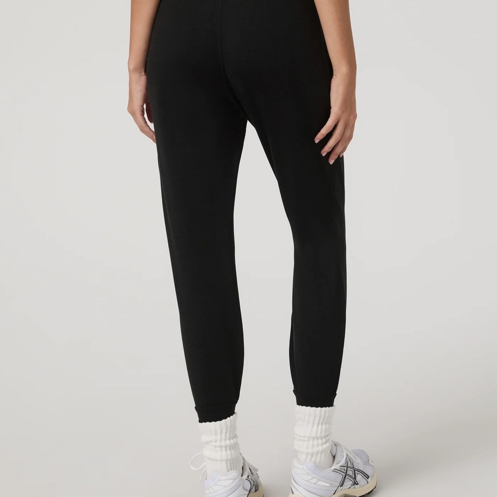 VUORI Performance Jogger – Size M – Black Heather – NWT • Pristine - Picture 4 of 6